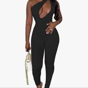 Never worn. Stretchy material. One shoulder. (Medium)